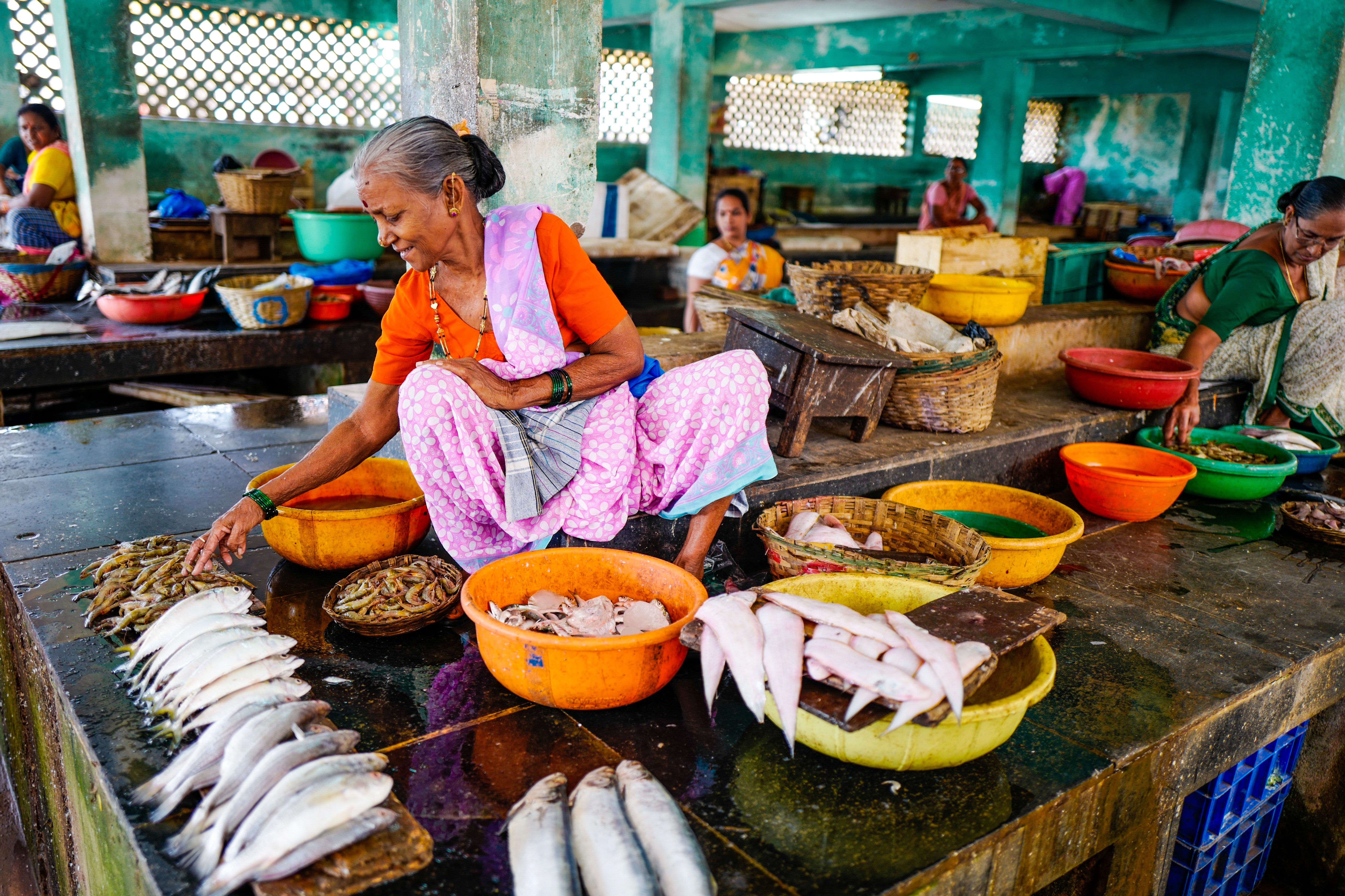 indická žena na trhu
