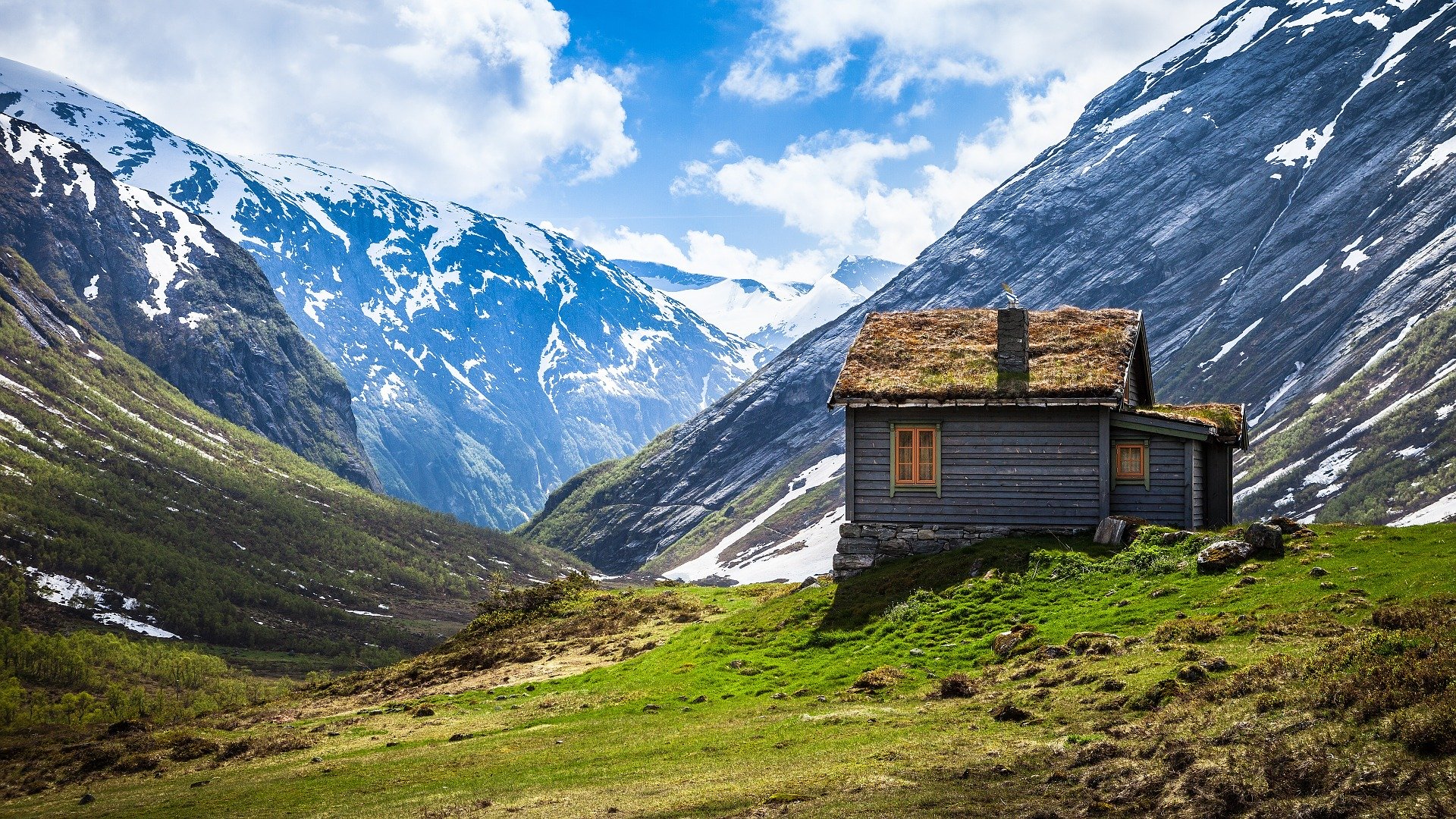 drevený dom v horách