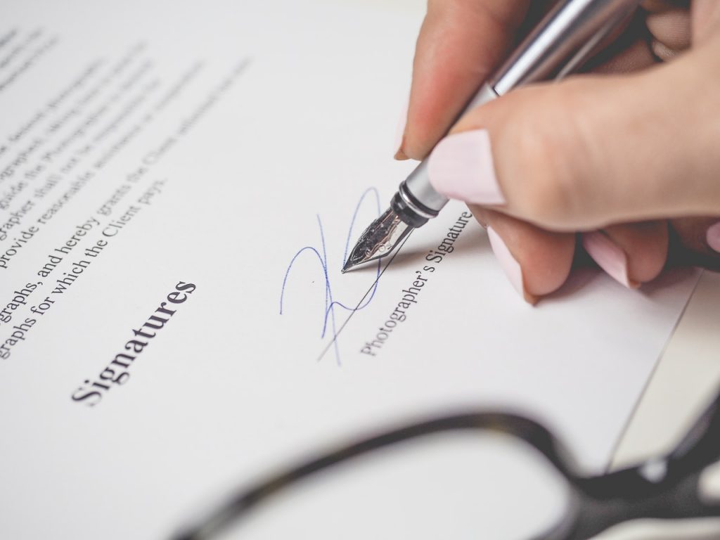 podpisovanie hypotekárnej zmluvy na kúpu nehnuteľnosti