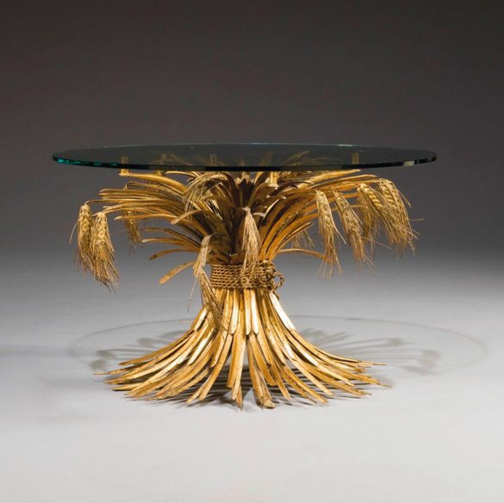 krásny zlatý stôl z obilia