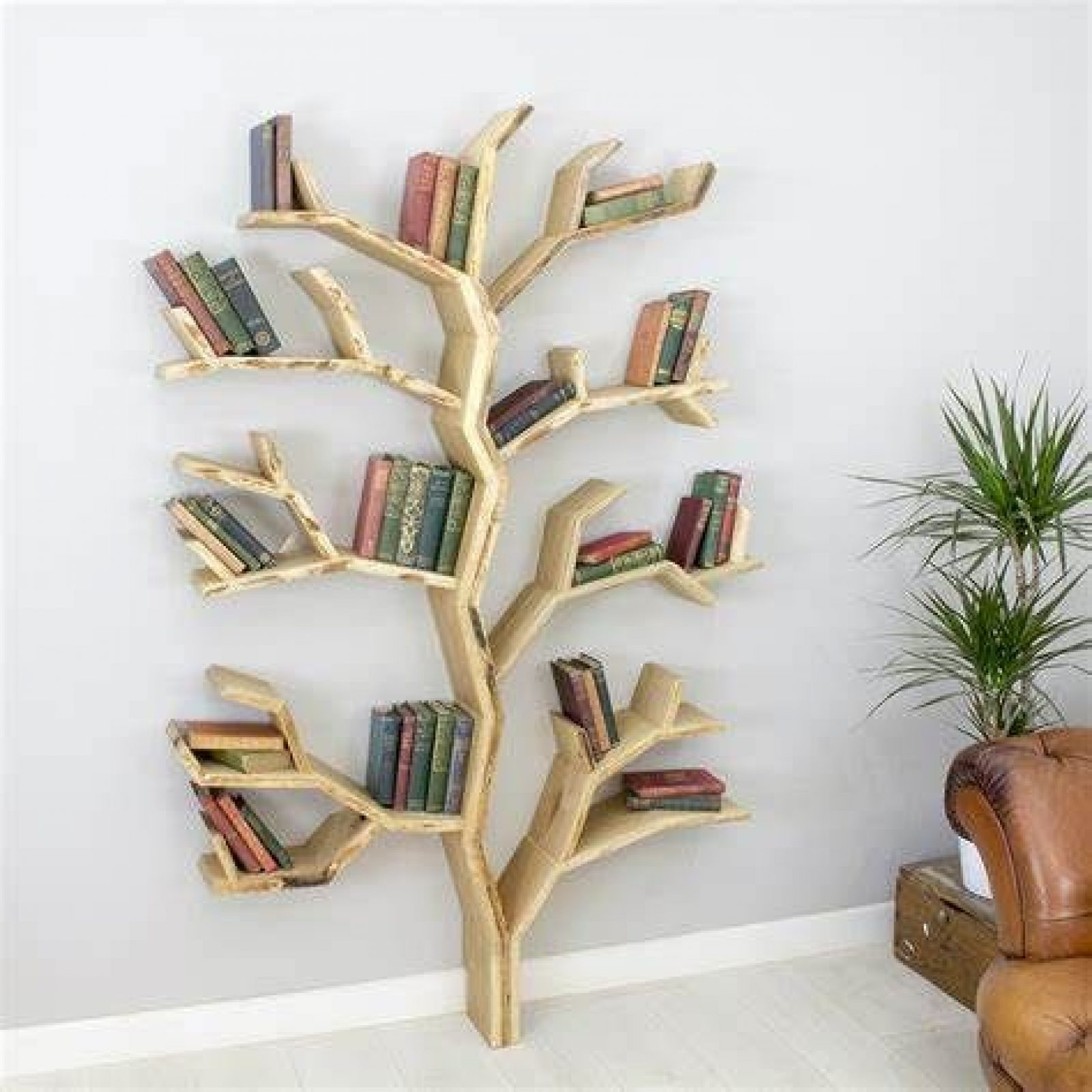 knižnica v tvare stromu