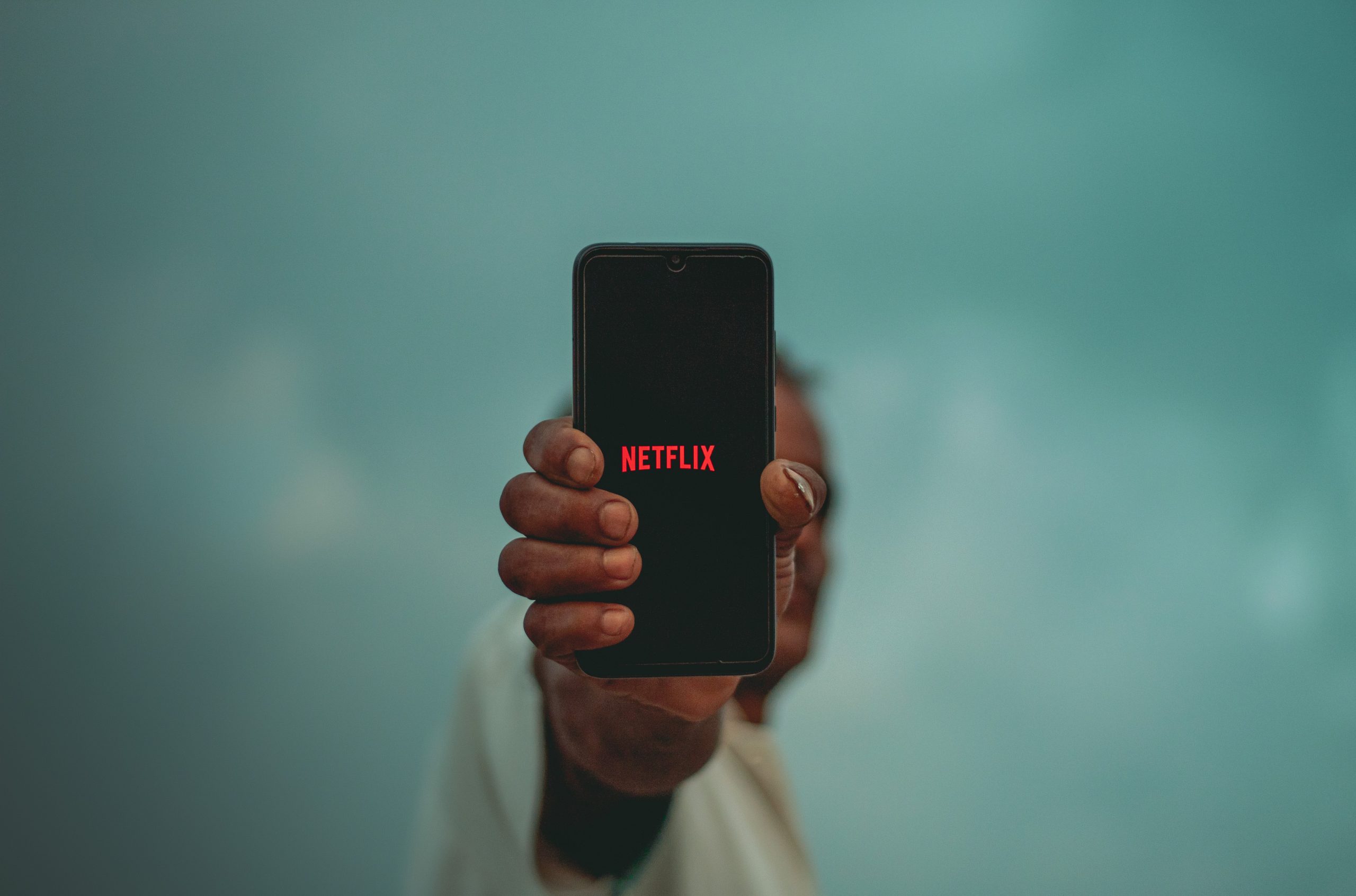 Mobil s logom Netflix